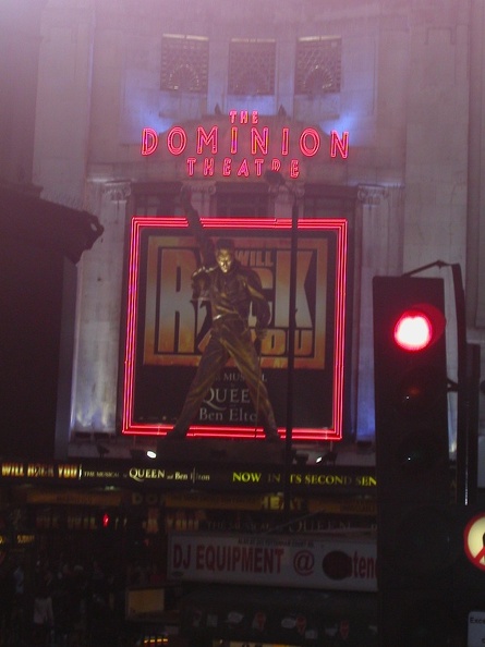 WWRY Statue