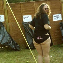 bel thinkin the sun shines out her arse lol