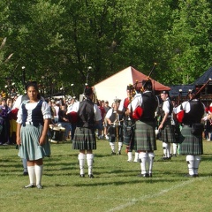 05 Pipers Dancers